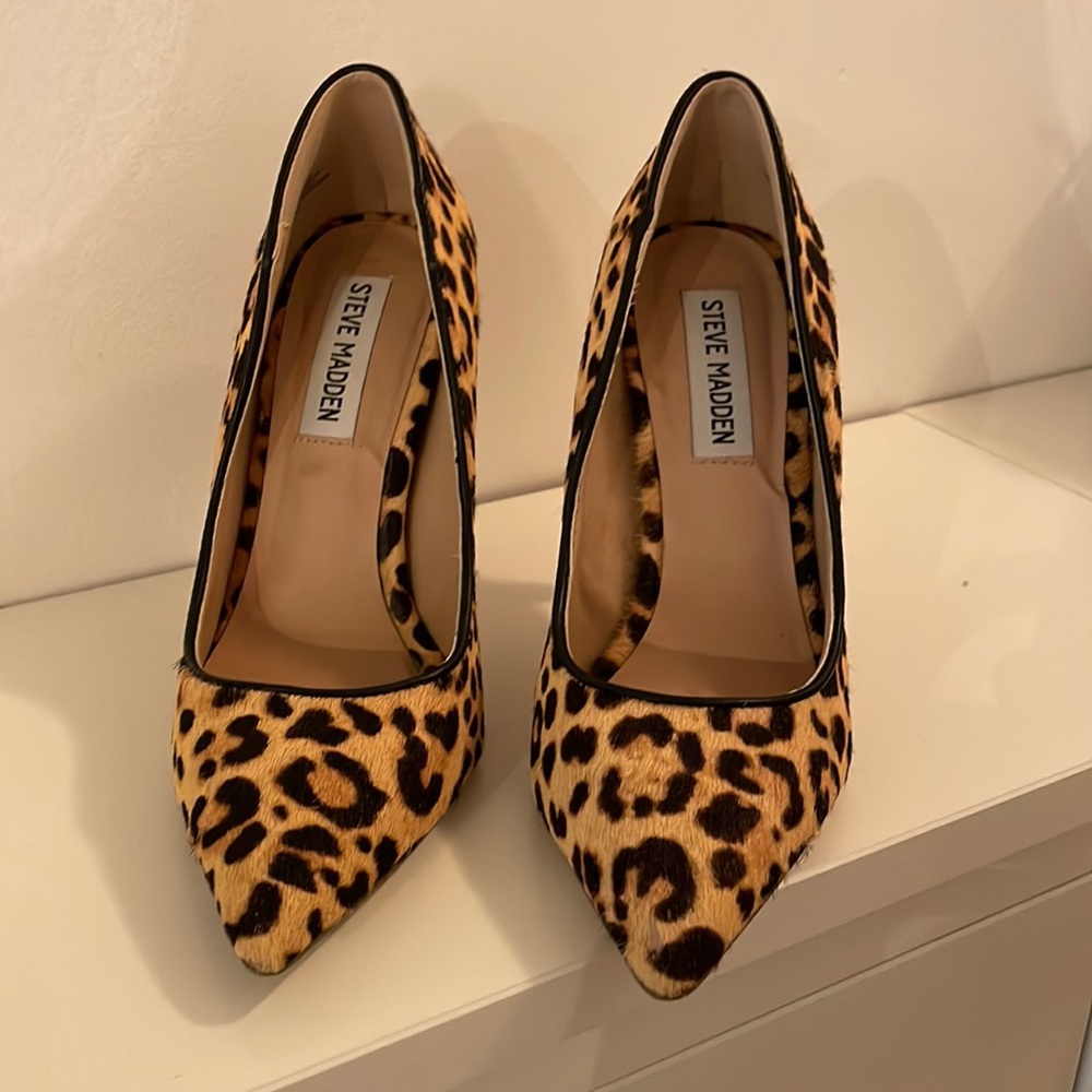Steve Madden leopard hair pointed pumps